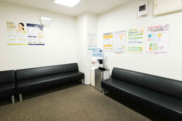 明石哲郎院長 ラピスクリニック天神3