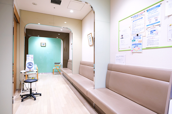 原茂子院長、濱田千江子先生、村島温子先生 原プレスセンタークリニック3