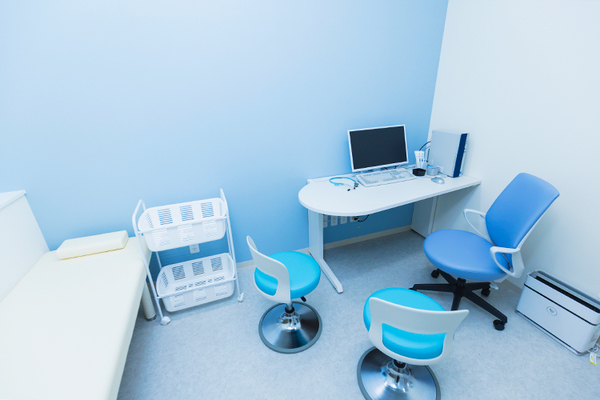 松村和哉院長 ピースこどもクリニック3