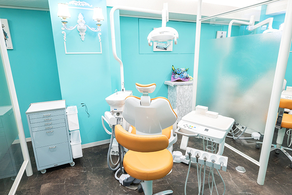 勝見友晴院長、勝見まどか副院長 かつみ歯並び・かみ合わせ矯正歯科3