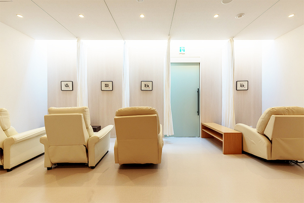 繪野亜矢子院長、藤田今日子先生 えの眼科 西あしやクリニック3