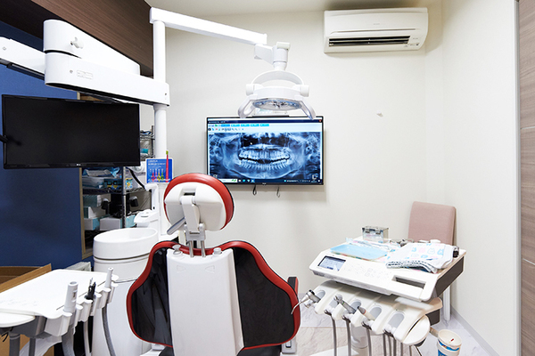 湯川譲治院長 アキバ歯科3
