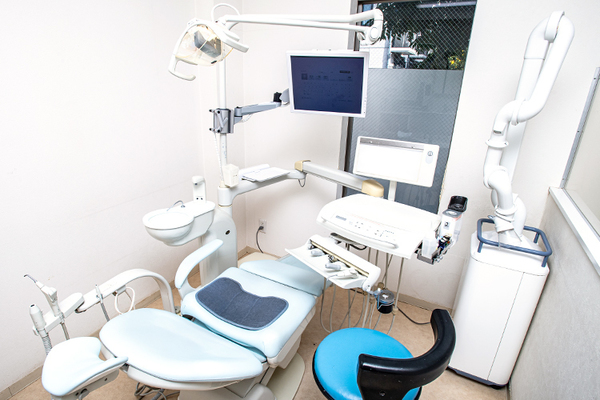 荒川英之副院長 富士歯科医院3