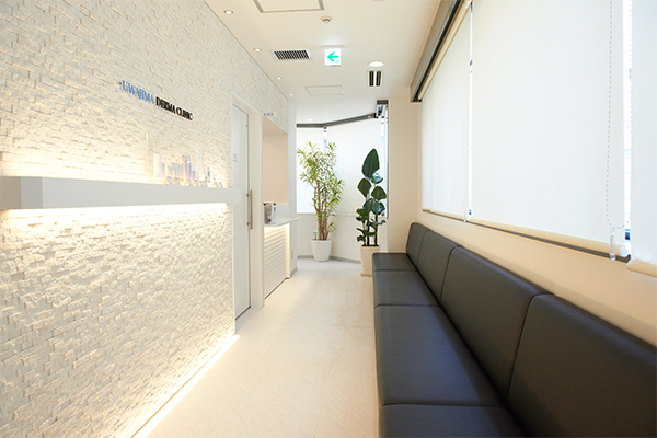 上嶋祐太院長 新宿駅前うわじま皮膚科3