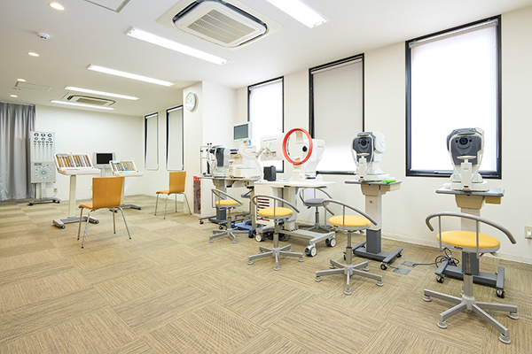 神前賢一院長 こうざきアイクリニック3