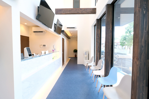 三輪和輝院長、村田陽太郎副院長 クラウン歯科名古屋中村院3