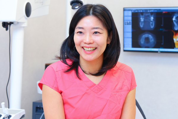 坂詰智美院長 Bookmark Dental Clinic3