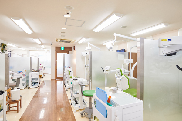 秋山哲郎院長 アイボリー歯科クリニック3