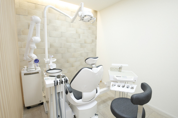尾形愛院長 SEED DENTAL CLINIC3