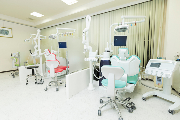 荒井孝仁院長、荒井延子副院長 荒井歯科医院4