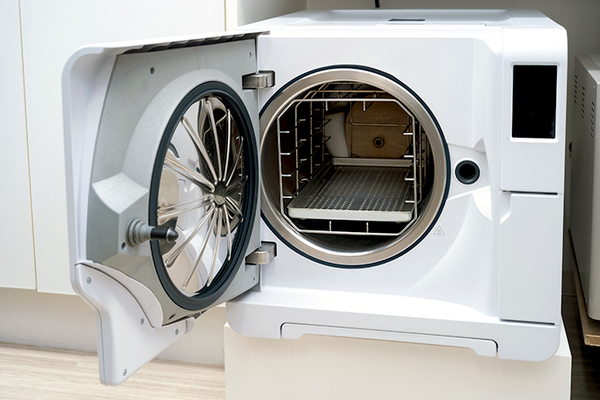 鴇田拓也院長 南林間ひまわり歯科4