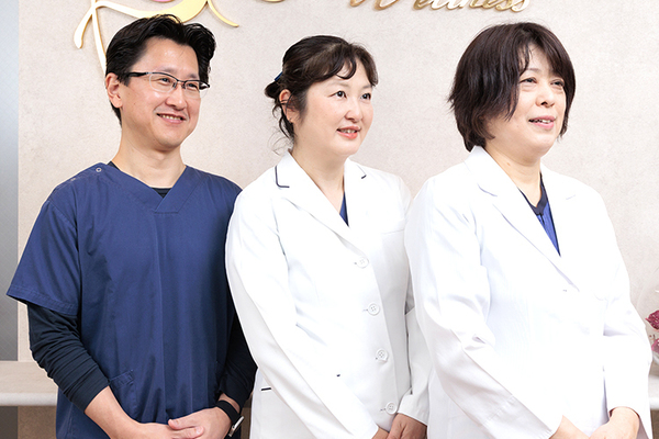 服部美奈子先生、白井洋平先生、松峯美貴先生 東峯婦人クリニック4