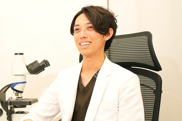 梅田龍院長 R形成外科皮膚科クリニック横浜みなとみらい4