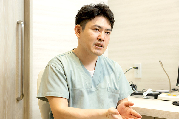 塚原正之院長 にじいろこどもとみんなのクリニック北口院4