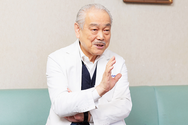 尾崎照代理事長、尾崎治夫院長 おざき内科循環器科クリニック4