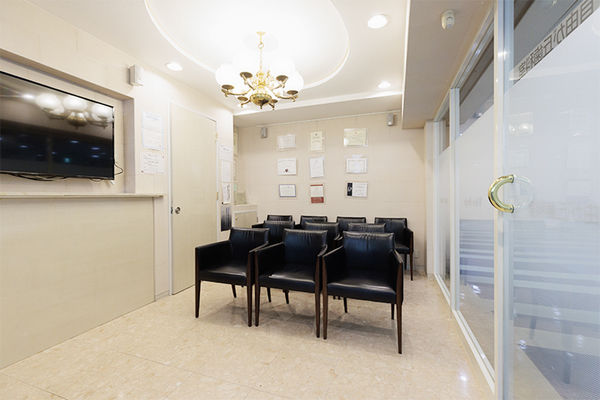 篠崎直樹院長 矯正・自由が丘歯科室4