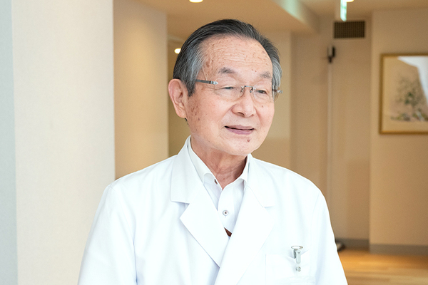 橋詰直孝名誉院長、鈴木眞事院長 どんぐりクリニック4