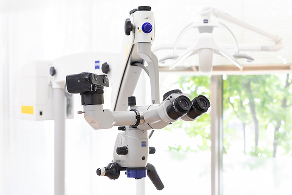 藤橋弘院長、天下井一博先生、藤橋朝子さん 藤橋歯科医院4