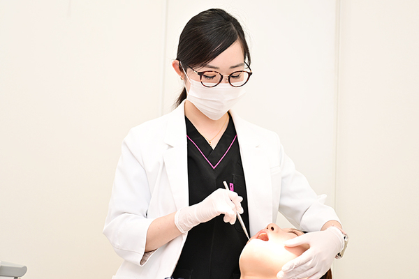 山下鼓院長 しのざきエキ歯科4