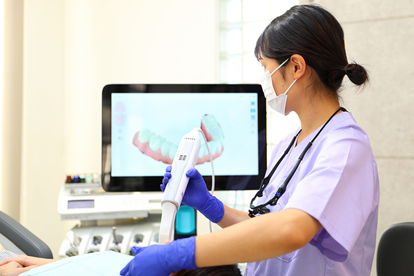 亀井英志理事長、天神原亮副院長 長栄歯科クリニック4