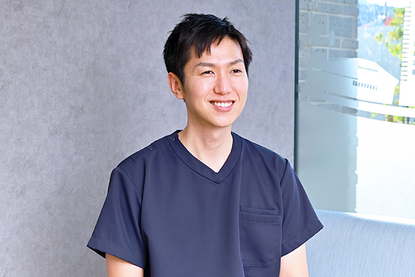花岡佑真院長 千里皮膚科4