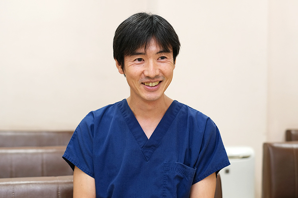 岩井信策副院長 岩井皮フ科4