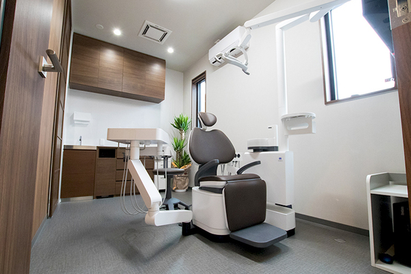 板家隆院長、板家智副院長、板家朗先生 いたや小児歯科大人歯科医院4