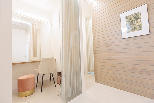 河野美己院長 美容皮膚科・皮膚科　天神みきクリニック4