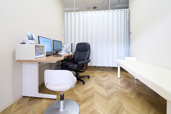 里吉哲太院長、里吉雅恵副院長 湘南フォーシーズンズクリニック4