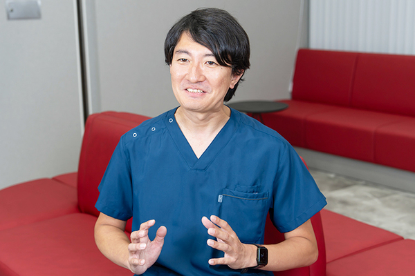 伴友弥院長 ILC国際腰痛クリニック名古屋院4