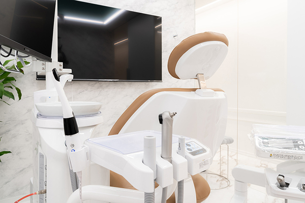 杉井良成院長 堂島RYO歯科・矯正クリニック4