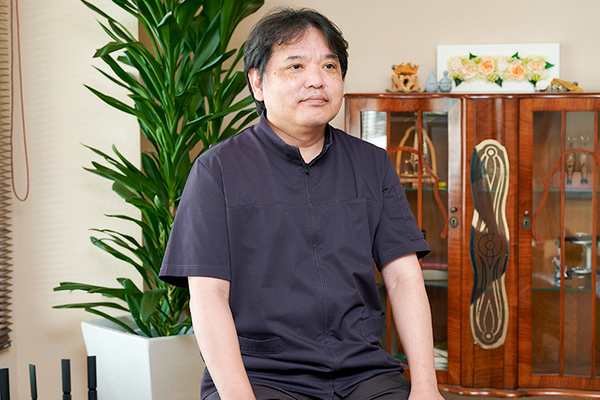 亀井勝行理事長 ノーブルデンタルオフィス4