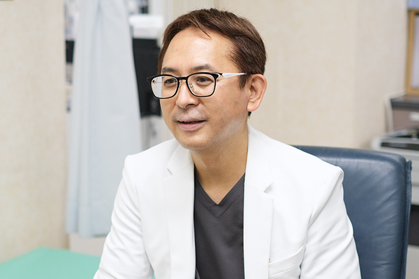 伊藤志門院長 アガペクリニック4