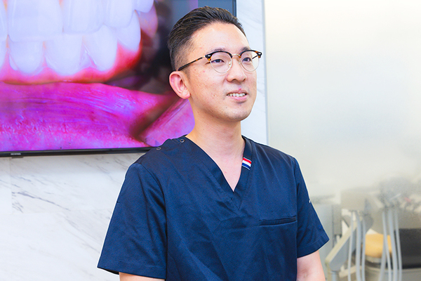 荒木泰博理事長、西川侑院長 リアム歯科クリニック東大島4