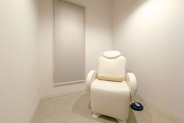 浅見友梨院長 リンクス皮フ科クリニック4