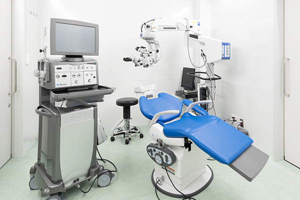 岡本俊彦院長、岡本俊紀副院長 中村橋眼科医院4