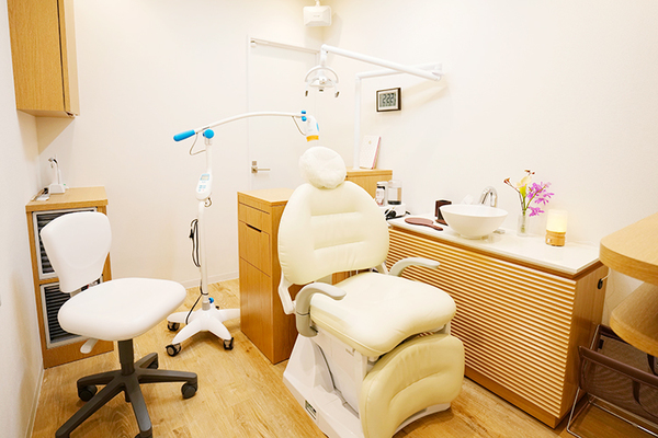 川崎正仁理事長、川崎正宗院長、奥山光子先生 歯科川崎医院4