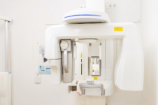 高田敬一院長、高田翔副院長、高田里美先生 高田歯科医院4