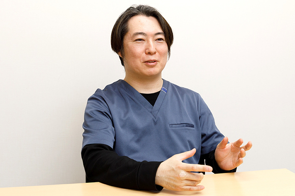 足立淳院長 加古川駅前矯正歯科4