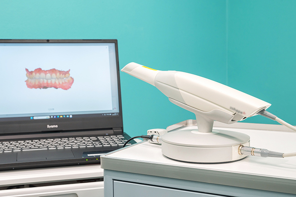 勝見友晴院長、勝見まどか副院長 かつみ歯並び・かみ合わせ矯正歯科4