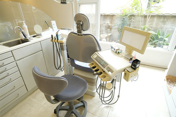 奥村友貴院長、奥村美奈さん 医療法人 奥村歯科医院4