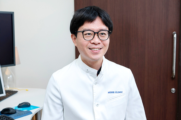 嶺裕之院長、嶺崇文先生 嶺整形外科クリニック4