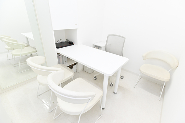 黒木春郎院長 こどもとおとなのクリニック パウルーム4