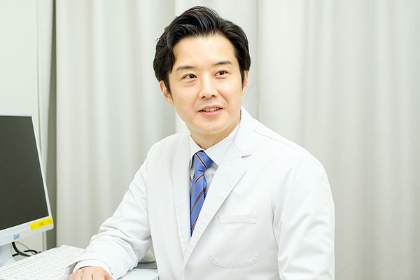 上嶋祐太院長 新宿駅前うわじま皮膚科4