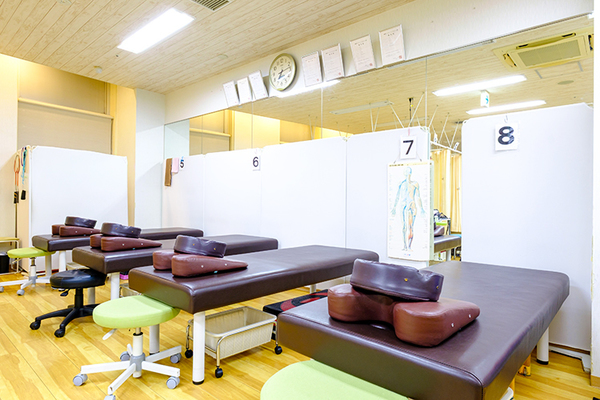 青木航洋院長 しんゆり青木整形外科4