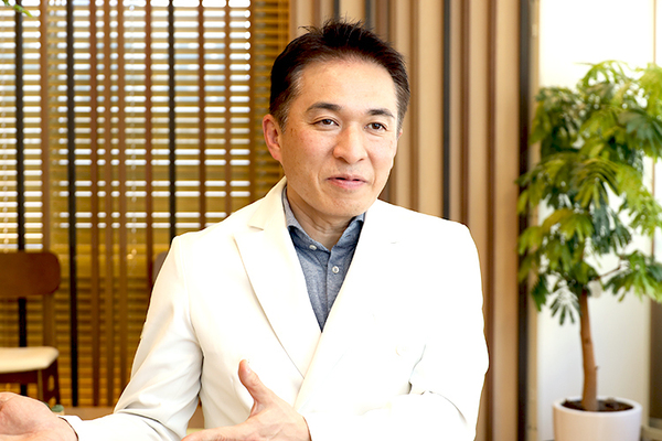 春山賢介院長 はるやま眼科4