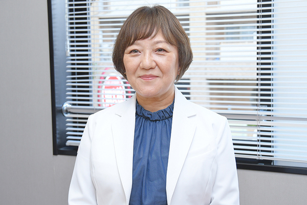 川村麻規子院長 こどもクリニックmom4