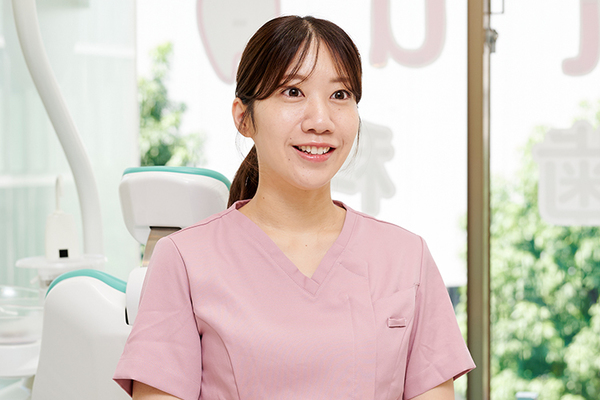 坂森琳伽さん、四方一弥院長、桑山智早さん Halulu渋谷歯科4