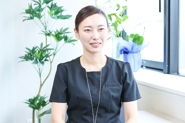 筋師健院長、筋師優佳副院長 新横浜すじし鼠径ヘルニア・形成外科美容クリニック4
