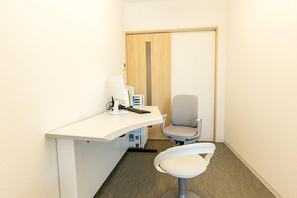 山口泰成院長、鈴木啓介さん やまぐちメンタルクリニック奈良真美ヶ丘5